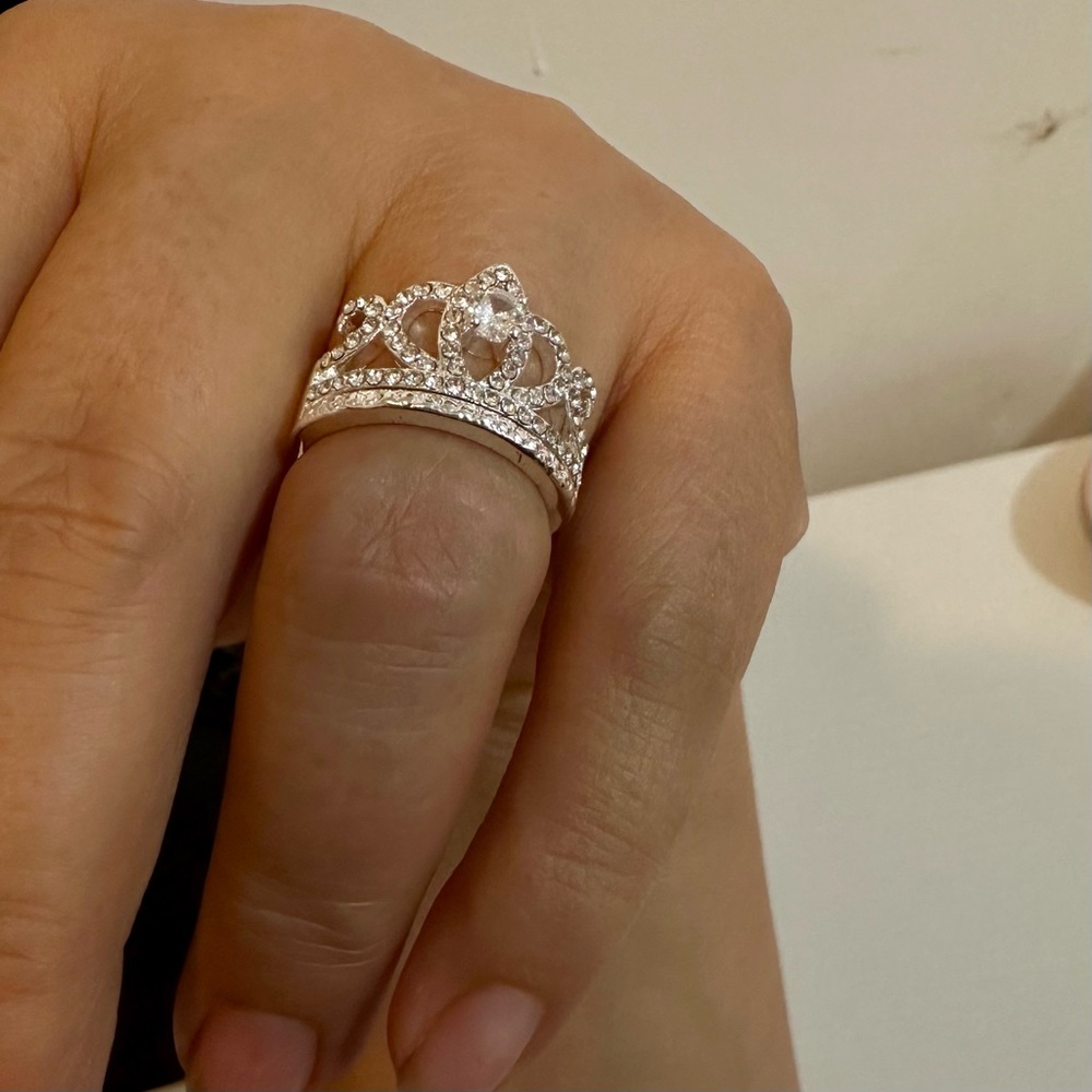 Carter's Elegant silver plated Crown Ring.